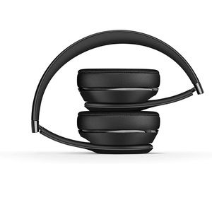 Beats Solo 3’s (matte black)